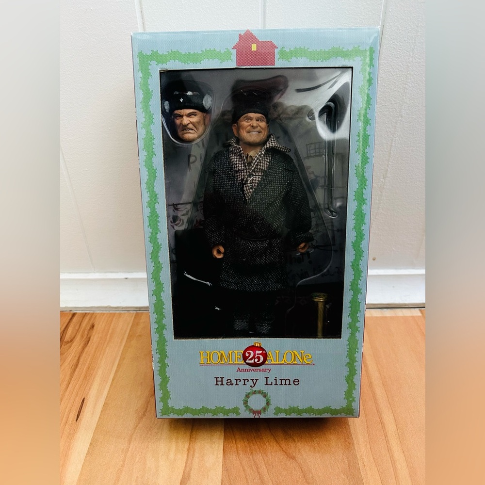 Neca Real Toys 25th Anniversary Home Alone Action Figure